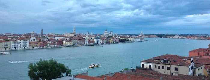 Skyline Rooftop Bar is one of Venice | Food.