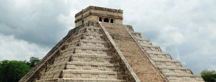 Piramides Chichen Itza is one of Tempat yang Disukai Caroline.