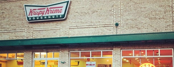 Krispy Kreme Doughnuts is one of Tempat yang Disukai Vernon.
