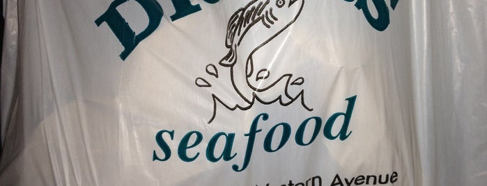 Dicola's Seafood is one of Andrea'nın Kaydettiği Mekanlar.