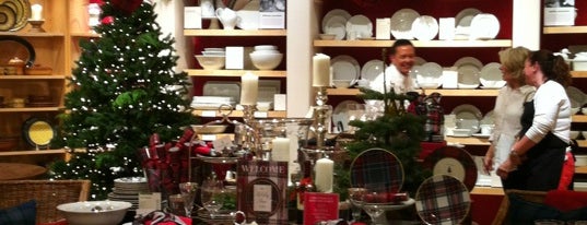 Williams-Sonoma is one of Lugares favoritos de Soowan.