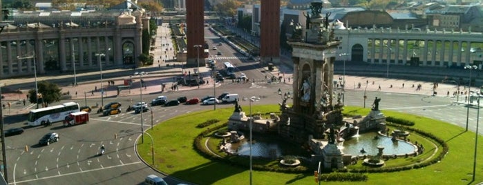 Plaça d'Espanya is one of Places i like....