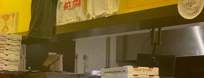 Ace's Pizza is one of สถานที่ที่ Selina ถูกใจ.