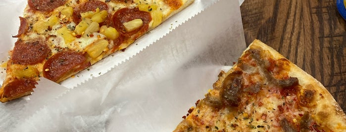 Sergio's Pizza is one of Eater Pizza 2022.