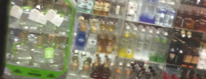 Rand Liquors is one of Locais curtidos por Sherina.