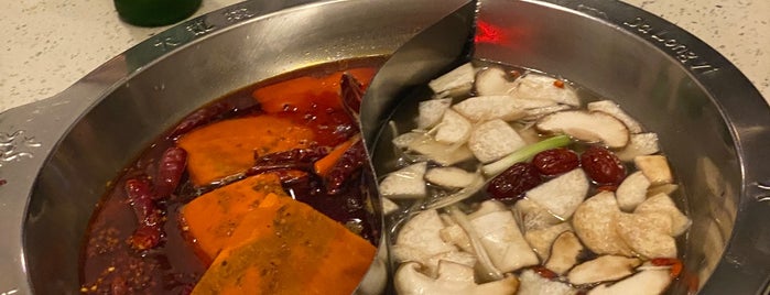 Da Long Yi Hot Pot 大龙燚 is one of Asian Food 🙌🏽.