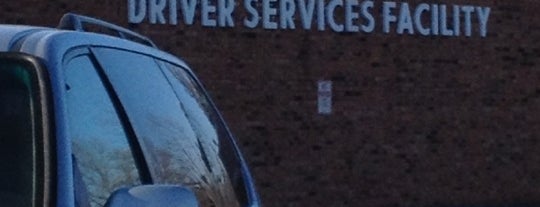 Illinois Secretary of State Driver Services Facility is one of Posti che sono piaciuti a Steve.