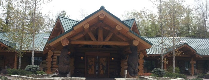 The Log Den is one of Lugares favoritos de Jim.