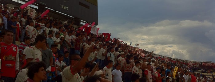 Estadio Heraclio Tapia is one of ペルー.