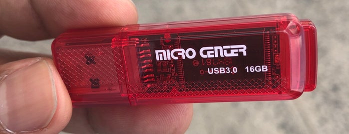 Micro Center is one of Ricardoさんのお気に入りスポット.