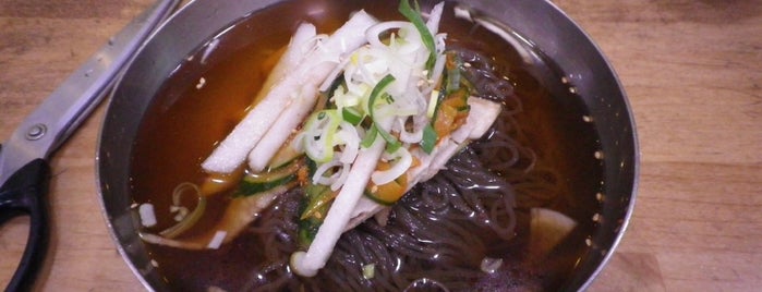 원산면옥 is one of 한국인이 사랑하는 오래된 한식당 100선.