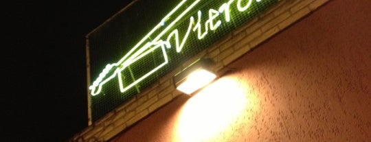 Vitrola Bar is one of Pequena Londres.