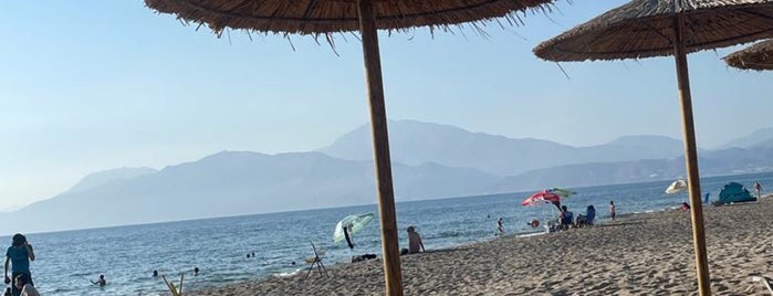 Komos Beach is one of Creta.