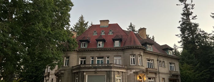 Pittock Mansion is one of Timさんのお気に入りスポット.