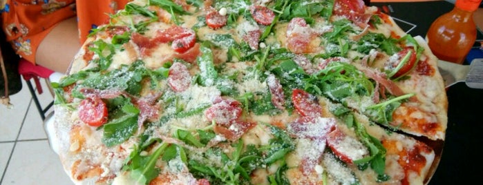 Amore Pizza is one of Posti che sono piaciuti a Lu.