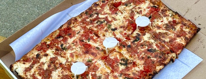 Louie's Pizzeria and Restaurant is one of Outer Boroughs.