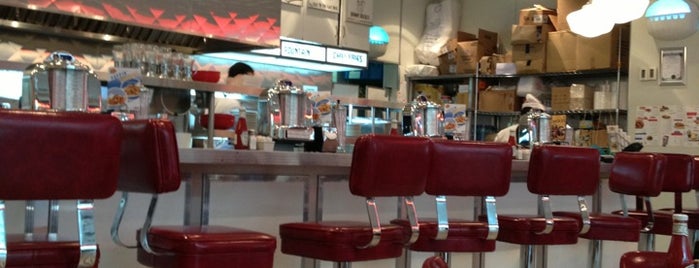Johnny Rockets is one of Hashimさんのお気に入りスポット.