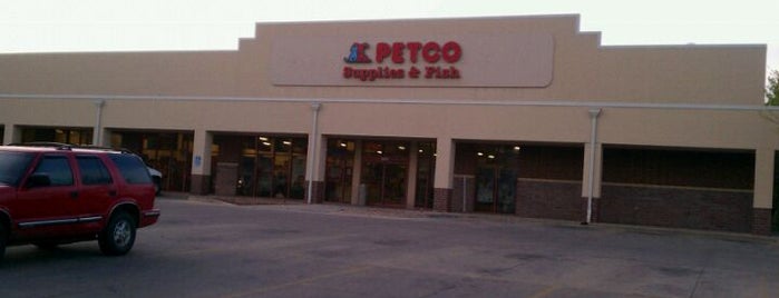 Petco is one of Lieux qui ont plu à Meredith.
