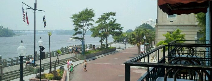 Riverboat Landing is one of Kristenさんの保存済みスポット.