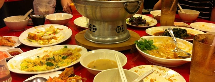 Whampoa Keng Fish Head Steamboat Restaurant 黃埔慶魚頭爐 is one of le 4sq with Donald :).