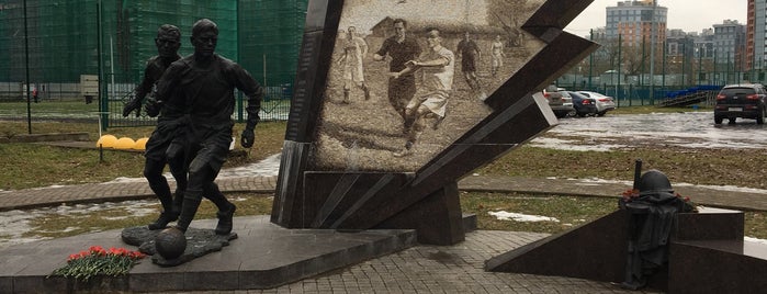 Памятник футболистам блокадного Ленинграда is one of Tempat yang Disukai Kristina.
