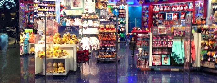 Disney Store is one of Lieux qui ont plu à Robbo.