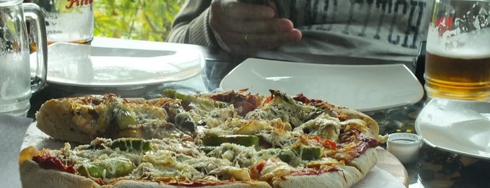 Pizzas y Vinos is one of Preferidos.