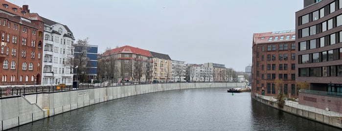 Gotzkowskybrücke is one of Bridges of Berlin.