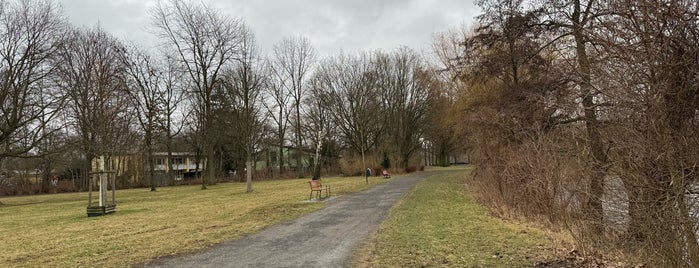 Grimnitzpark is one of Berlin Spandau.