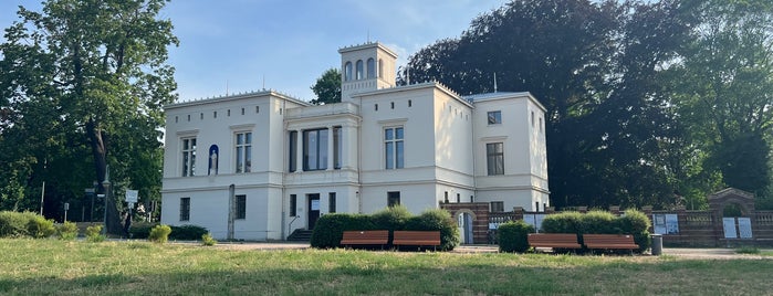 Villa Schöningen is one of Potsdam.