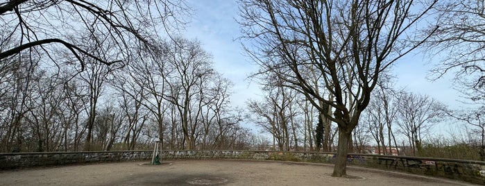 Großer Bunkerberg is one of Grün und Blau Berlin.