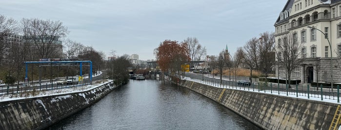 George-C.-Marshall-Brücke is one of Bridges of Berlin.