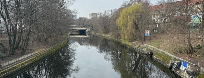 Waterloobrücke is one of Bridges of Berlin.