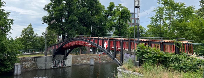 Hiroshimasteg is one of Bridges of Berlin.