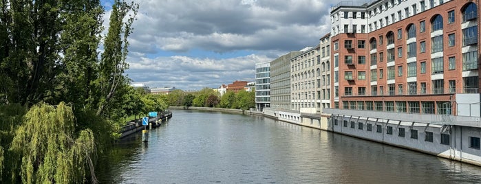 Gotzkowskybrücke is one of Berlin-Baltic-NorthSea-Amster.