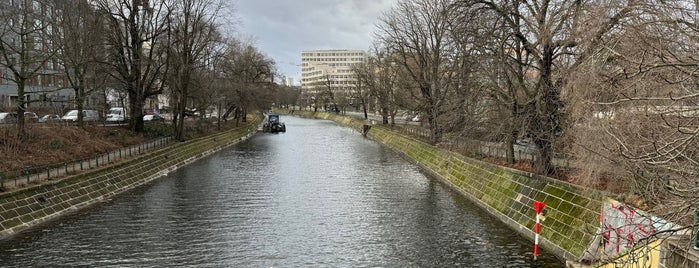 Potsdamer Brücke is one of Lieux qui ont plu à Sevil.