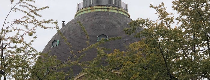 Königin-Luise-Gedächtniskirche is one of Berlin.