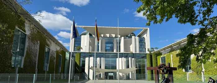 Cancelleria federale is one of Berlin.
