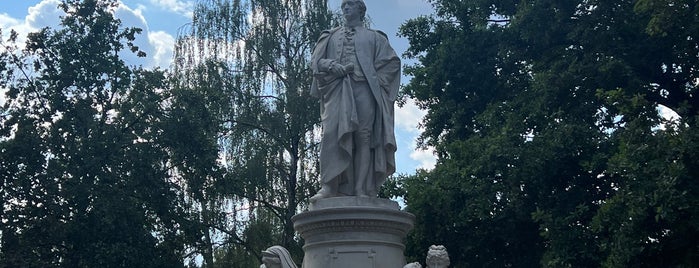 Goethe-Denkmal is one of Berlin pending sights.