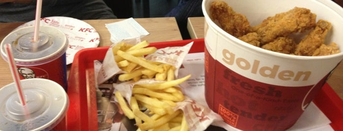KFC is one of Orte, die 𝙻𝚒𝚕𝚒á𝚗𝚊 ✨ gefallen.
