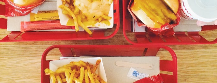 Burger and Fries is one of Tempat yang Disukai Erin.