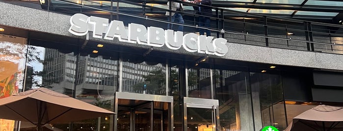 Starbucks is one of Lugares favoritos de Matteo.