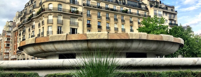 Place du Pont de Neuilly is one of Most famous places in Paris.