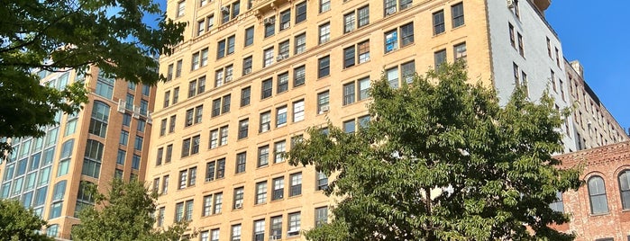 Westbeth Artists' Housing is one of Tempat yang Disukai hyperjetlag.