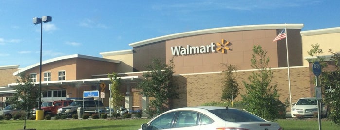 Walmart Supercenter is one of Tempat yang Disukai Sarah.
