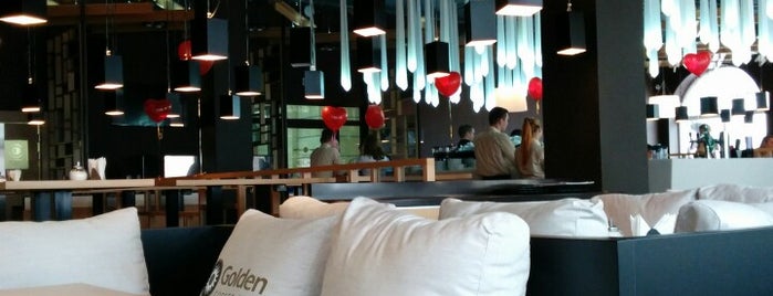 Golden Coffee is one of สถานที่ที่ Eugenia ถูกใจ.