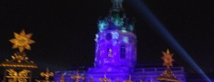 Weihnachtsmarkt vor dem Schloss Charlottenburg is one of Grey City.