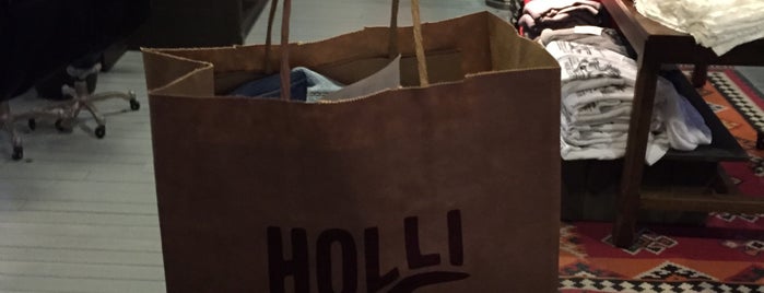 Hollister Co. is one of Style of shopping.