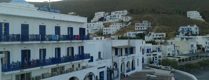 Hotel Paradissos is one of Tempat yang Disukai George.