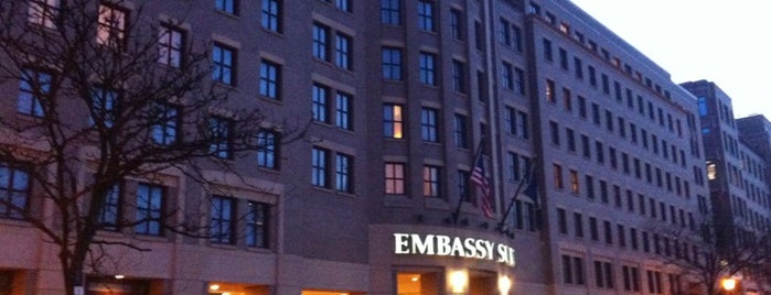 Embassy Suites by Hilton is one of สถานที่ที่ Dan ถูกใจ.